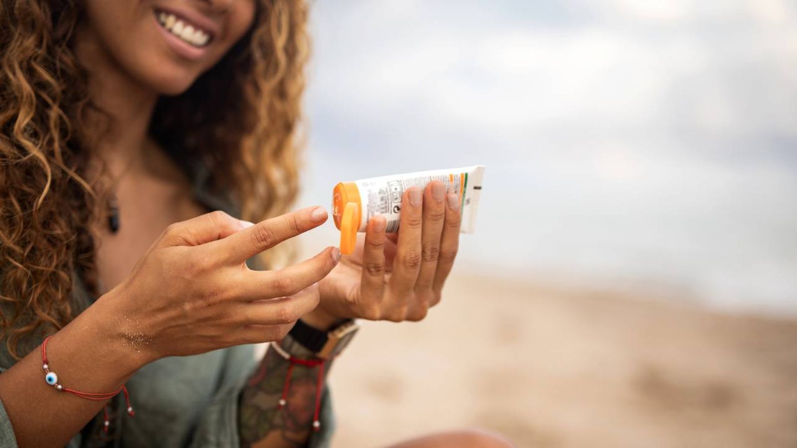 aplicar protector facial solar