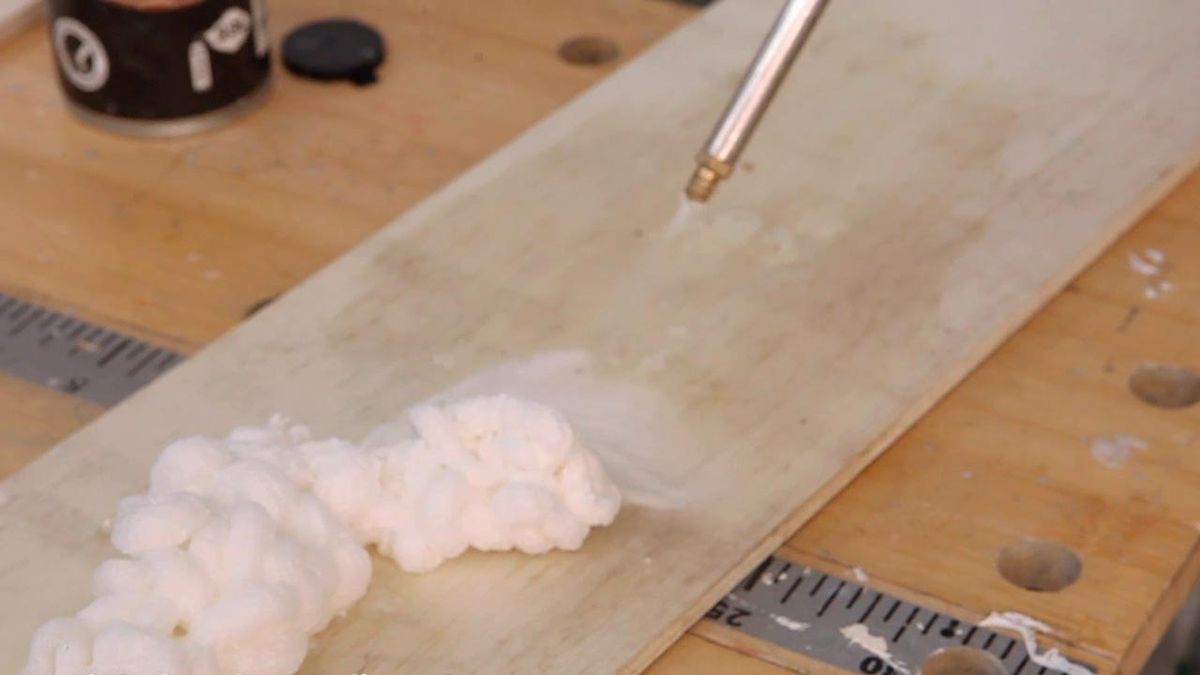 Como usar una pistola de espuma de poliuretano paso 6