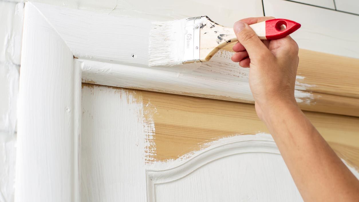 como pintar y barnizar puerta 5