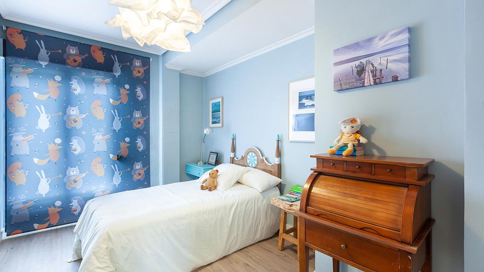 deco882 Habitacion infantil clasica luminosa en azul turquesa despues