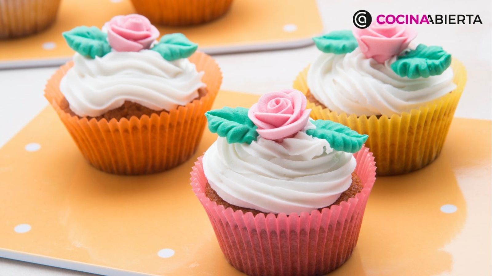 Aprende a hacer estos vistosos cupcakes de vainilla con la receta de Eva Arguiñano