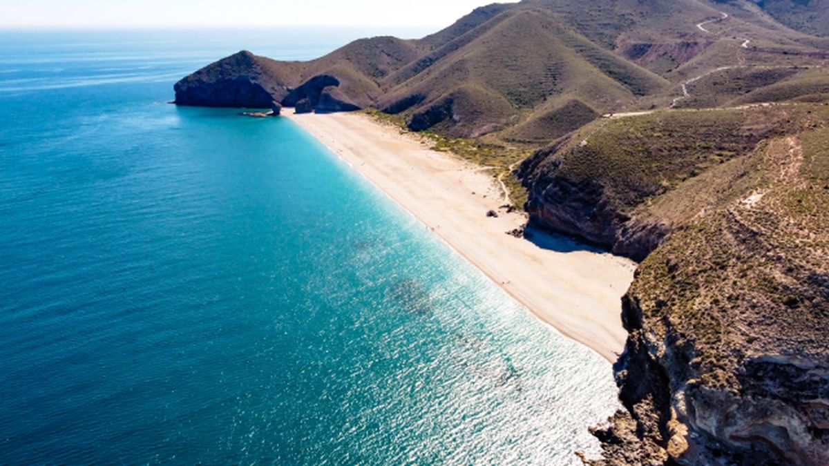 playa de los muertos una playa paradisiaca libre de urbanismo en el cabo de gata 2