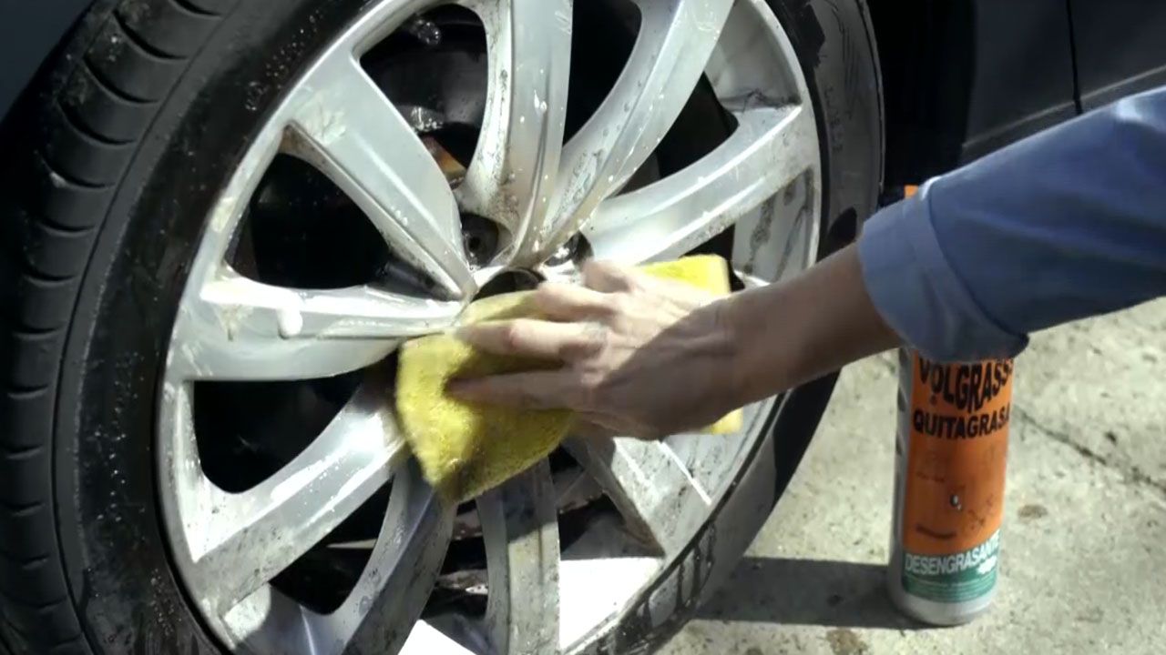 lmpiar grasas desde la vitroceramica hasta las llantas del coche paso2