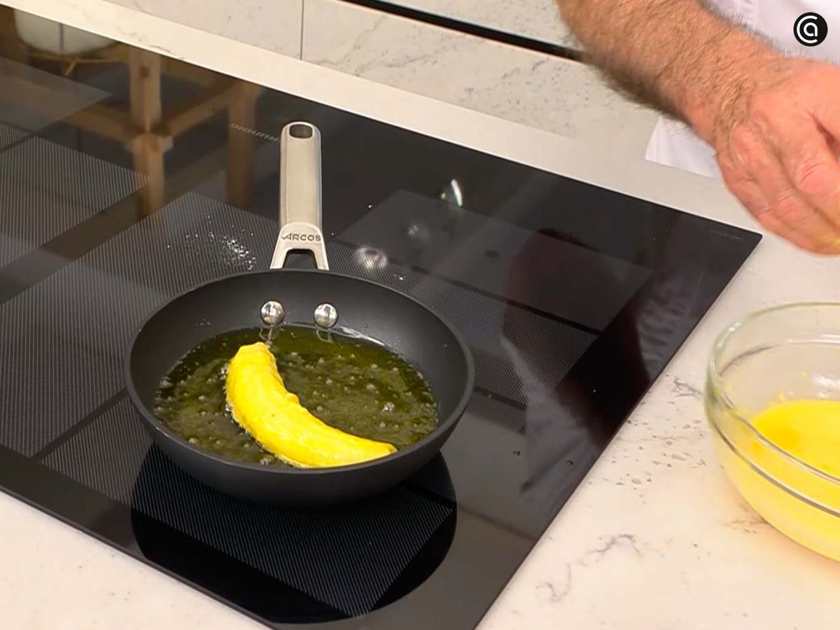 Reboza y fríe el plátano