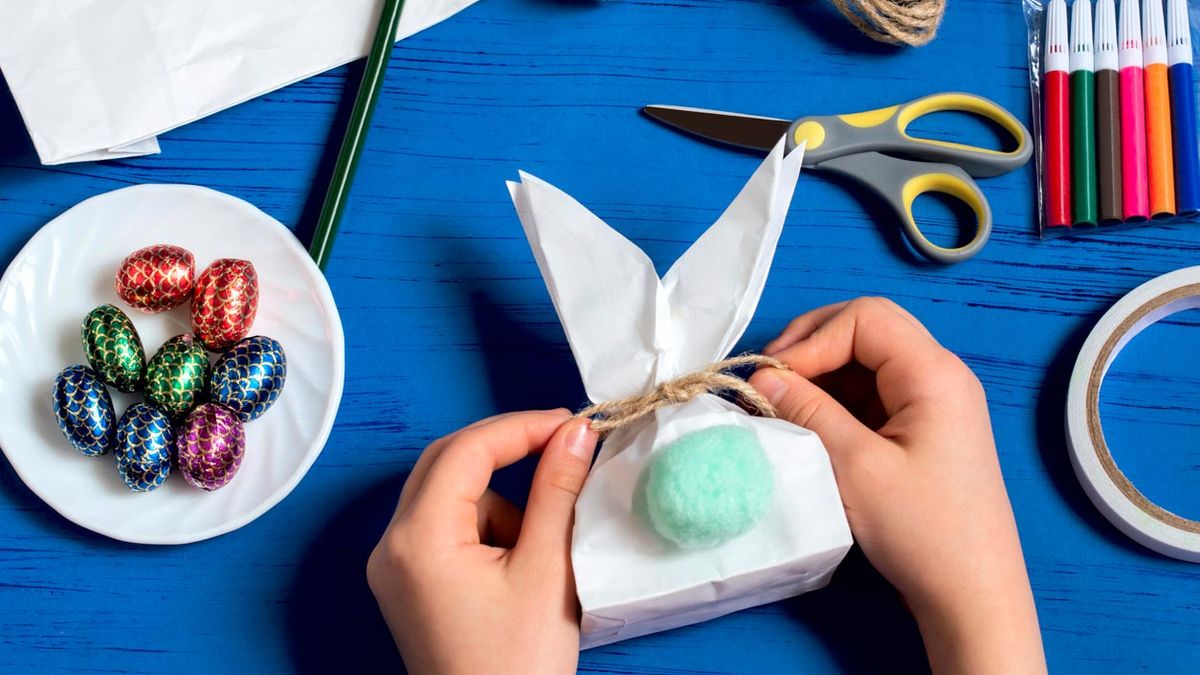 ideas creativas envolver regalos originales conejo paso 4