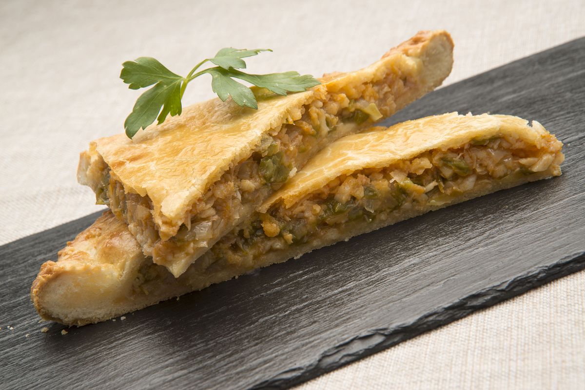 6144 1 Empanada de bacalao xl