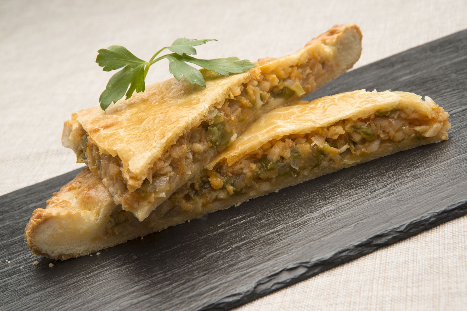6144 1 Empanada de bacalao xl