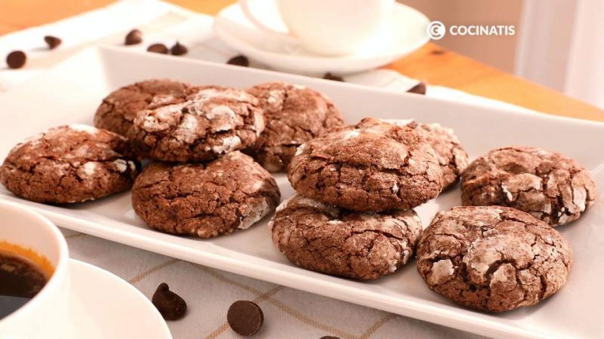 Sirve las galletas de chocolate y disfruta