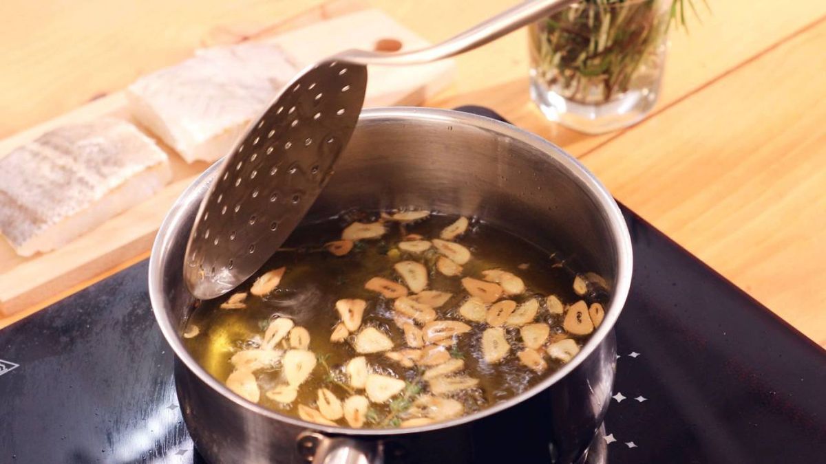 Ensalada de bacalao confitado paso 1