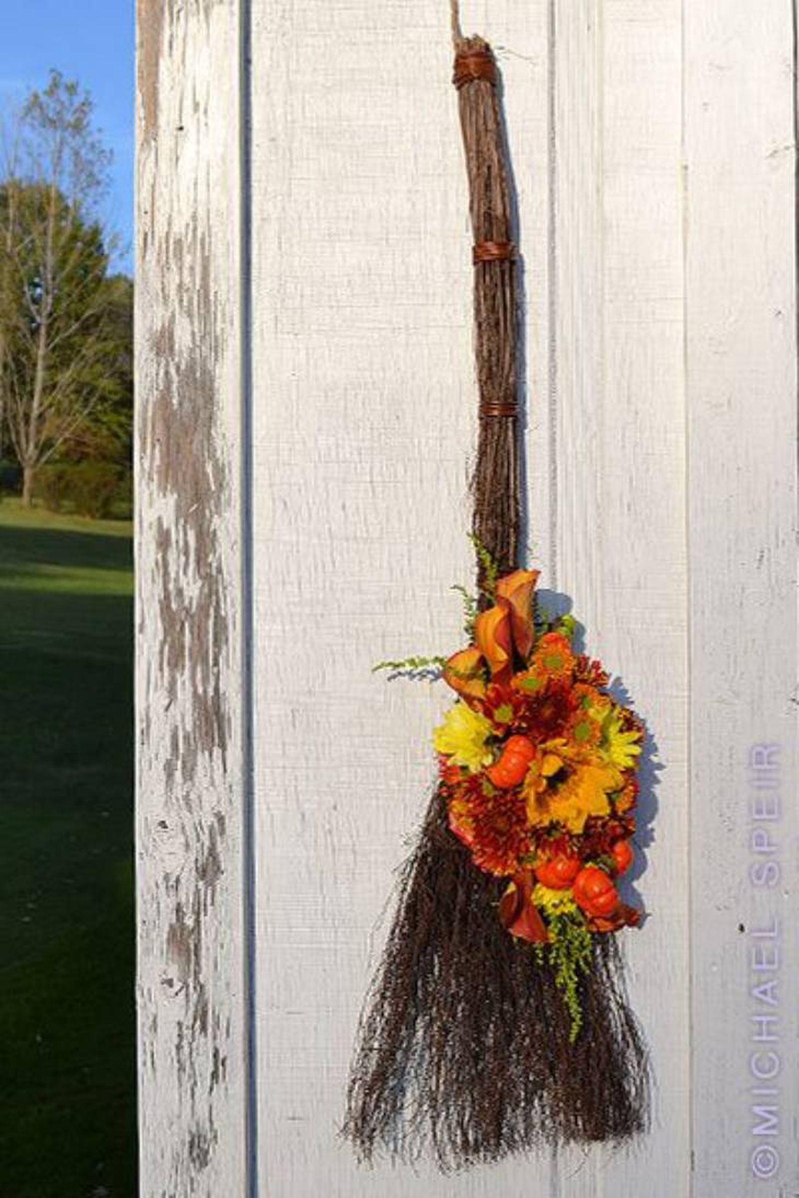 decorar escoba halloween flores pinterest