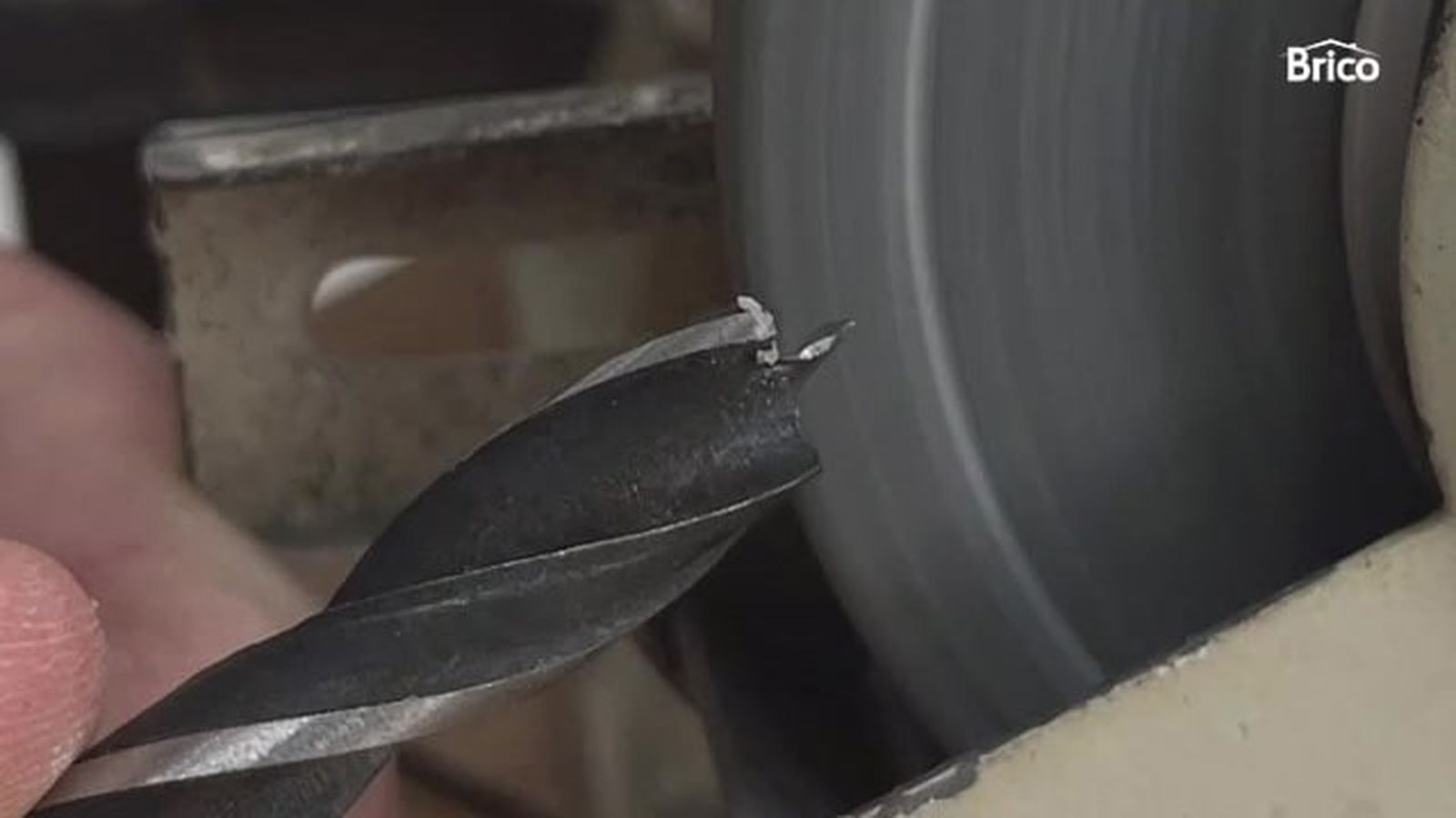 como afilar una broca para madera paso 4