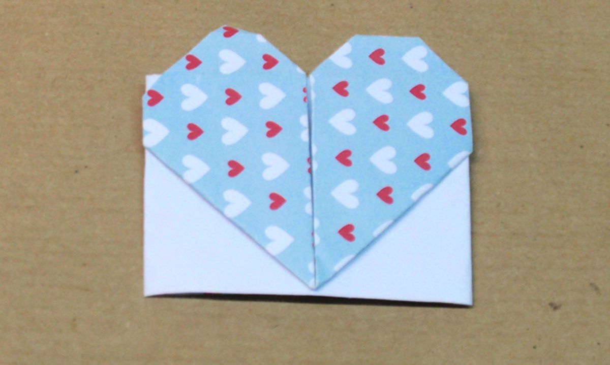 Marcapaginas con forma de corazón paso 13