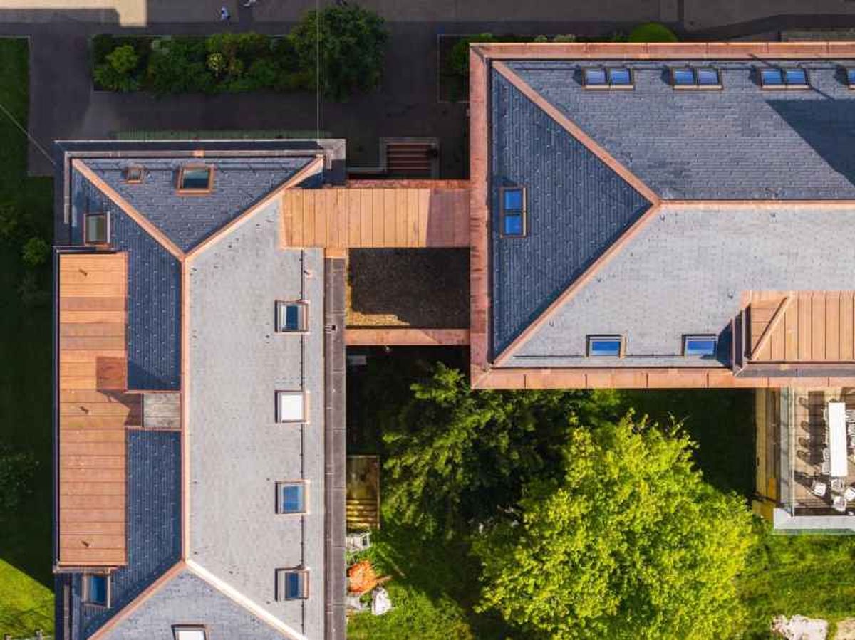 Tejado de edificio universitario situado en la rue A.-L. Bréguet