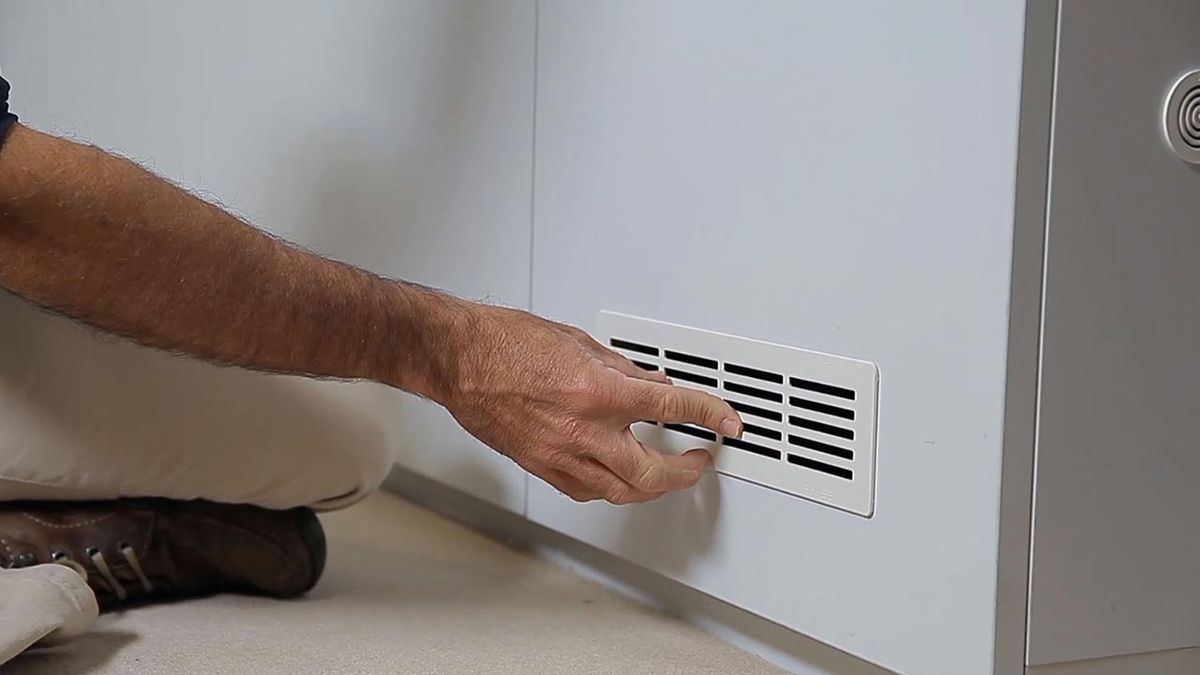 Colocar una rejilla de ventilación en un armario paso 5