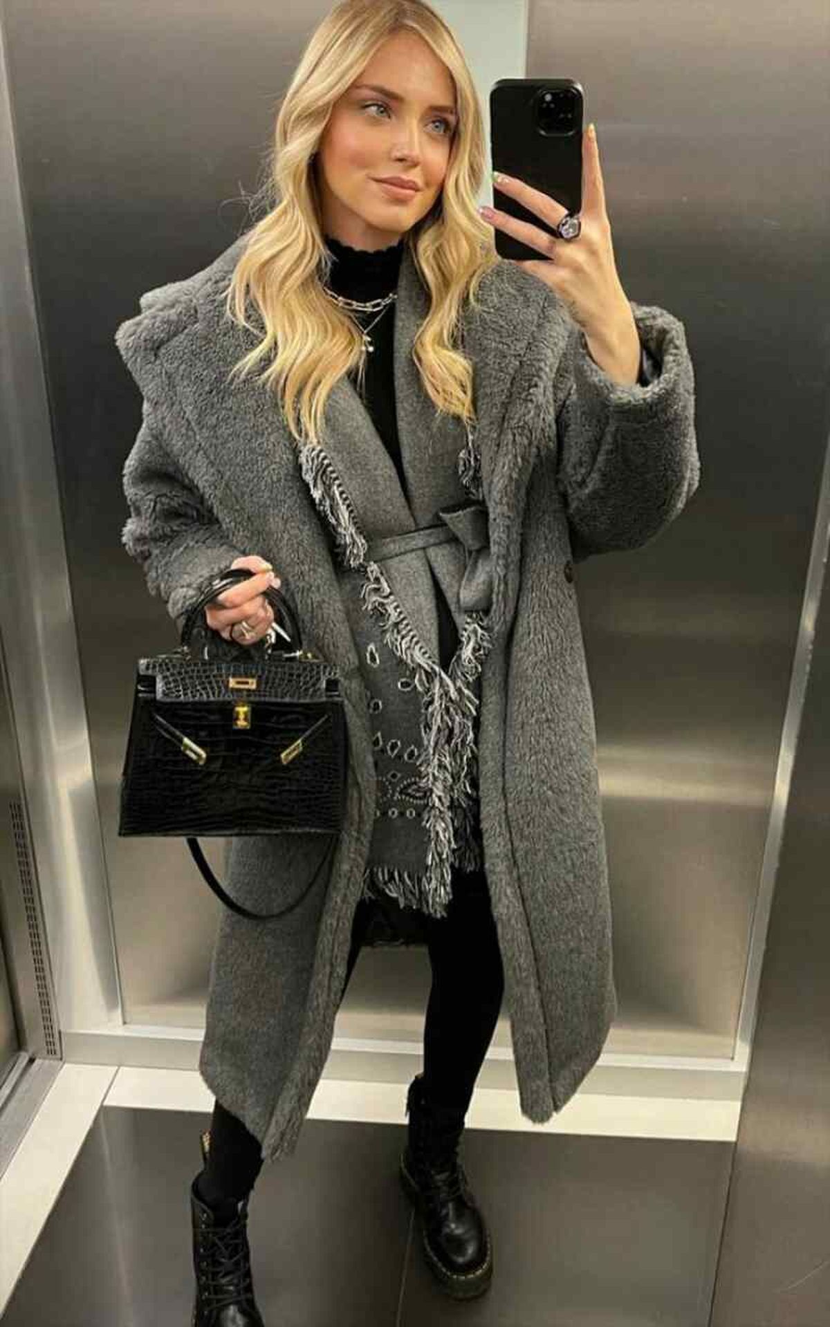 Chiara Ferragni con abrigo gris de Max Mara