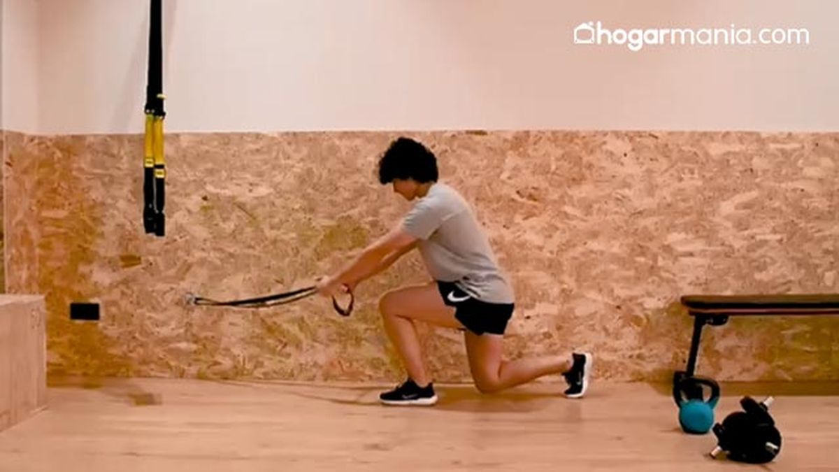 como entrenar durante el embarazado guia de ejercicios zancada goma