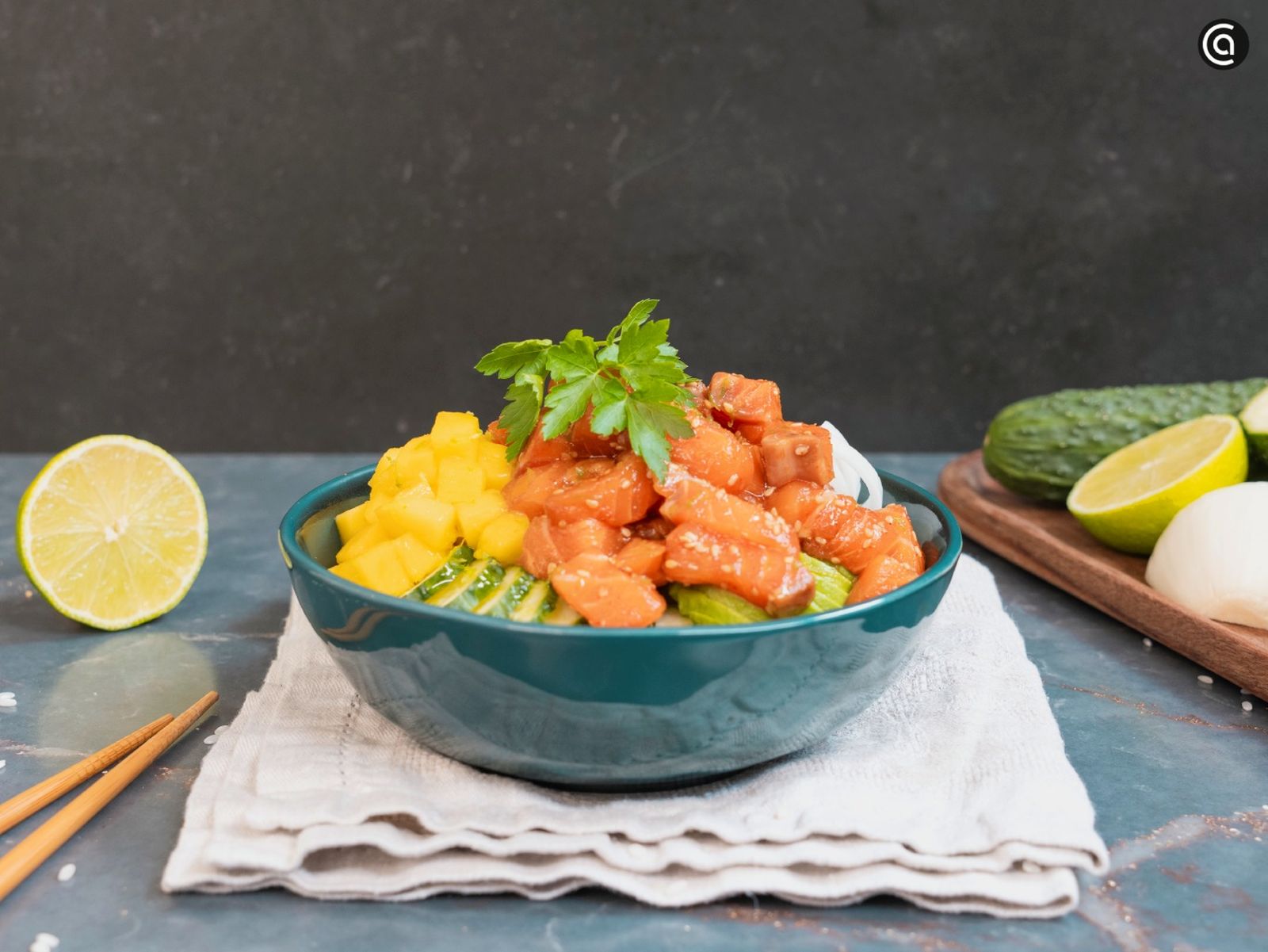 Aprende a preparar un poke de salmón con esta receta de Joseba Arguiñano