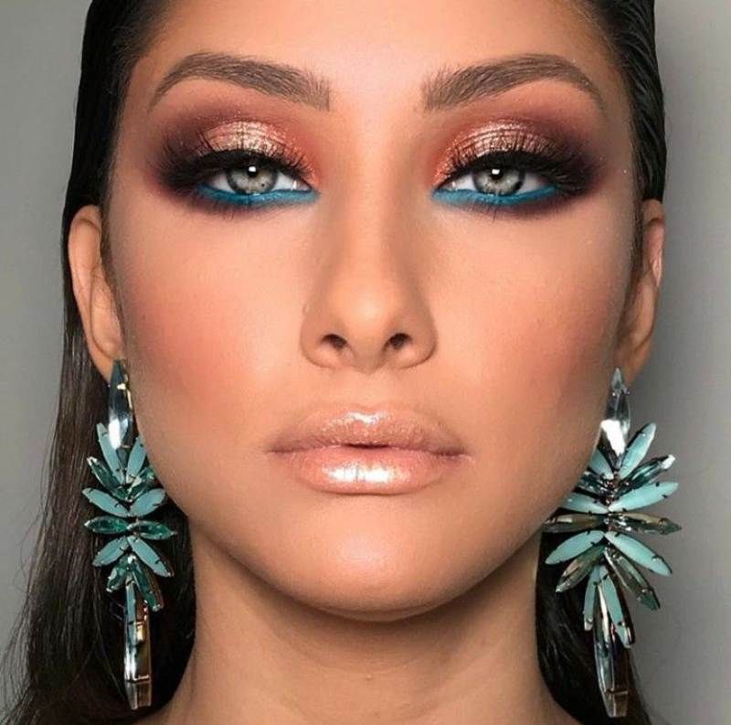 Los pendientes pueden potenciar el color natural de tus ojos