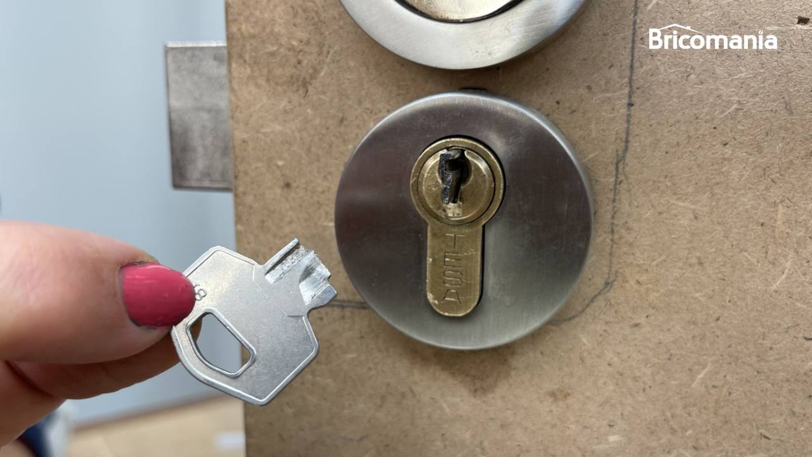 bricomania como sacar una llave partida de una cerradura xl