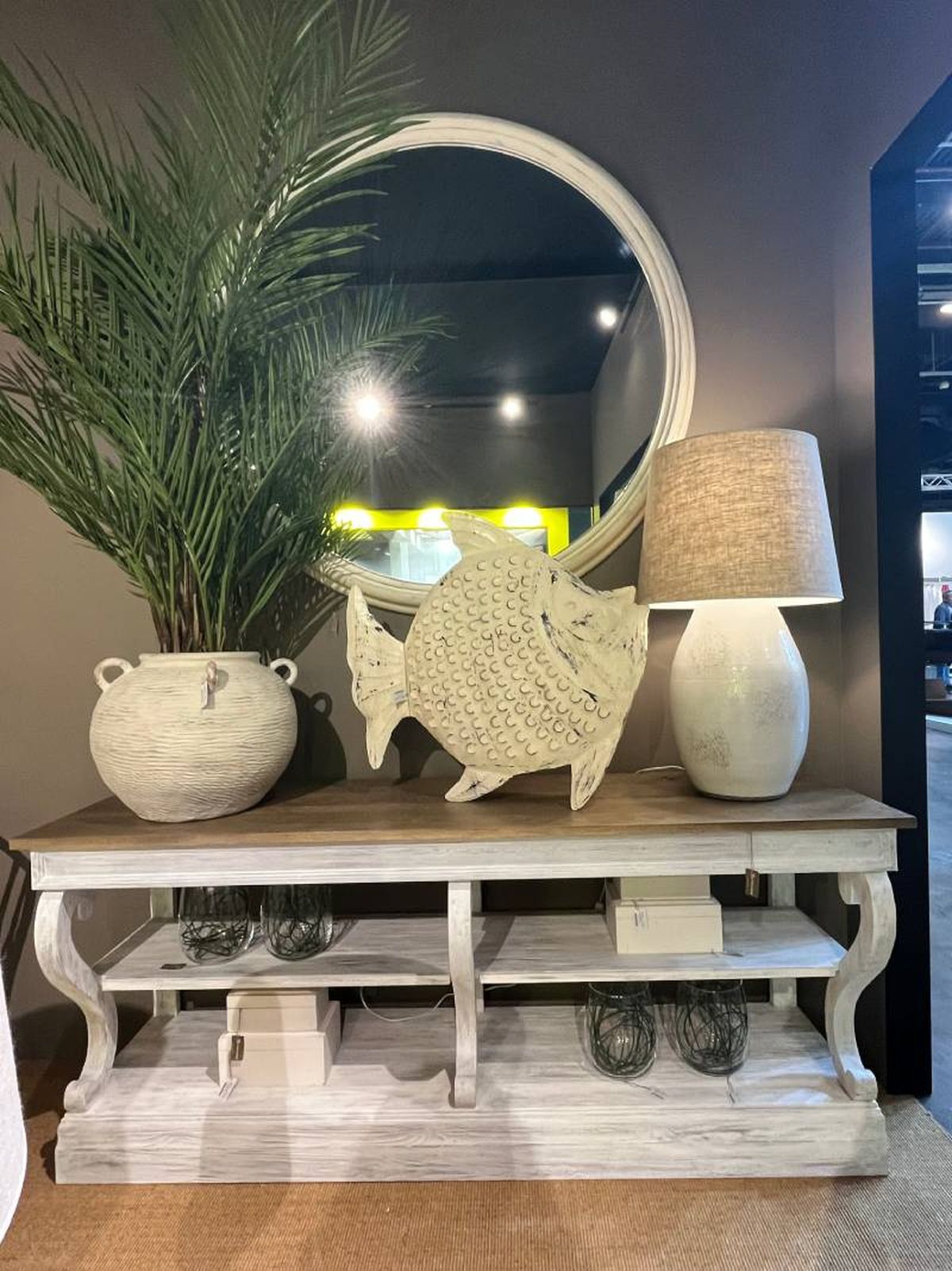 Mueble sostenible y duradero del expositor BRUCS.