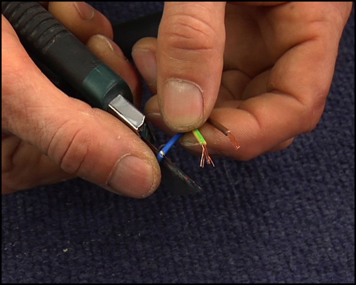 Cambiar el cable a una lámpara paso 5
