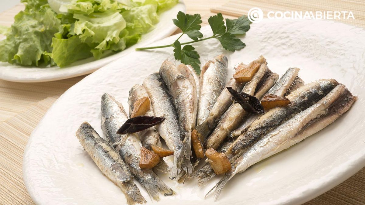 6145 1 Anchoas fritas con ensalada xl