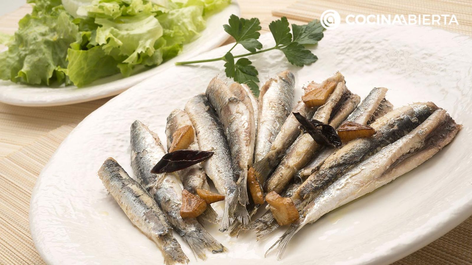 6145 1 Anchoas fritas con ensalada xl