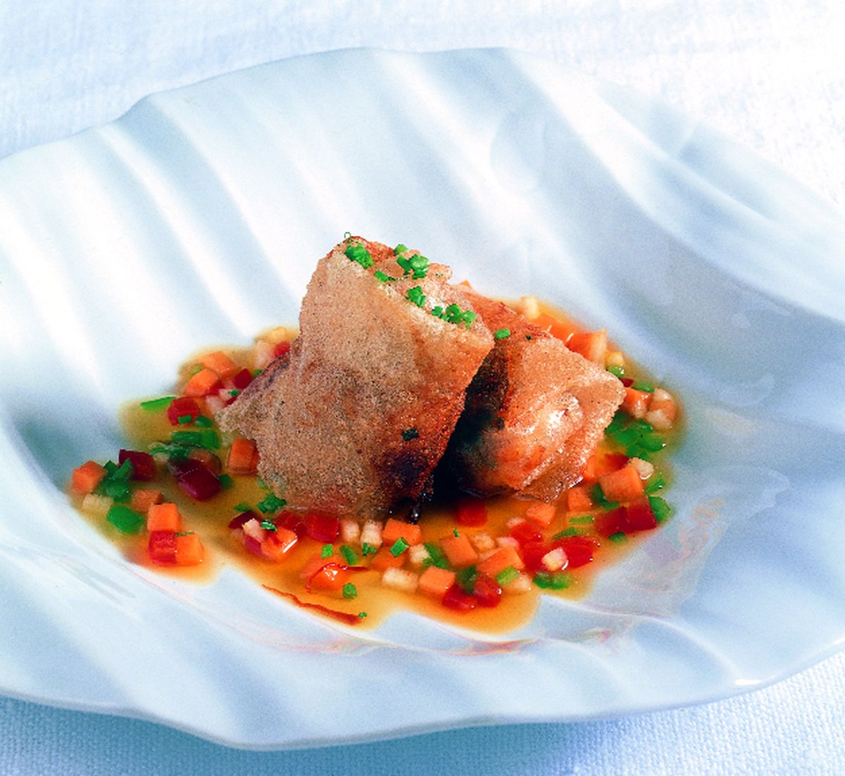 Talo de txangurro con sopa de verduritas y vermú al azafrán