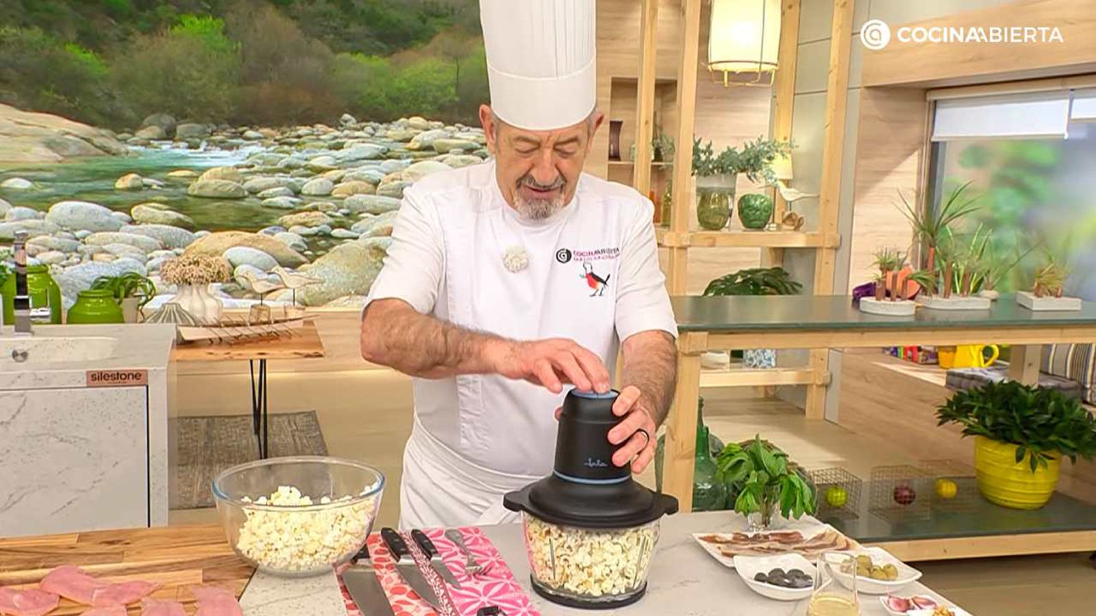 Un rebozado ultracrujiente con un alimento típico de los cines