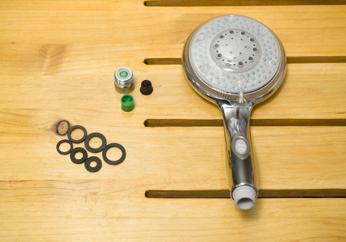 Ahorro agua ducha: Cambiar mango paso 1