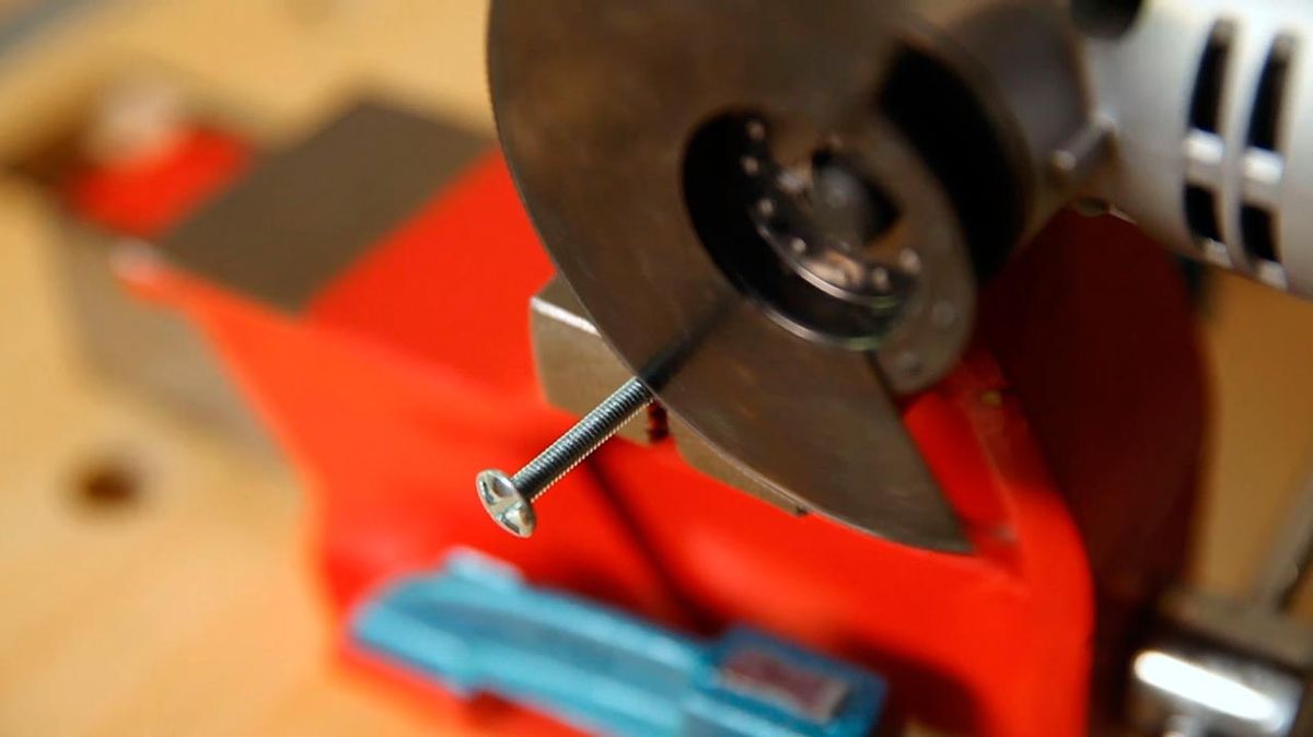 Pasos para cortar un tornillo