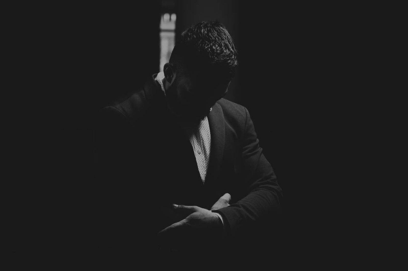 El negro ha sido símbolo de múltiples significados: misterio, control, sofisticación o poder, entre otros.