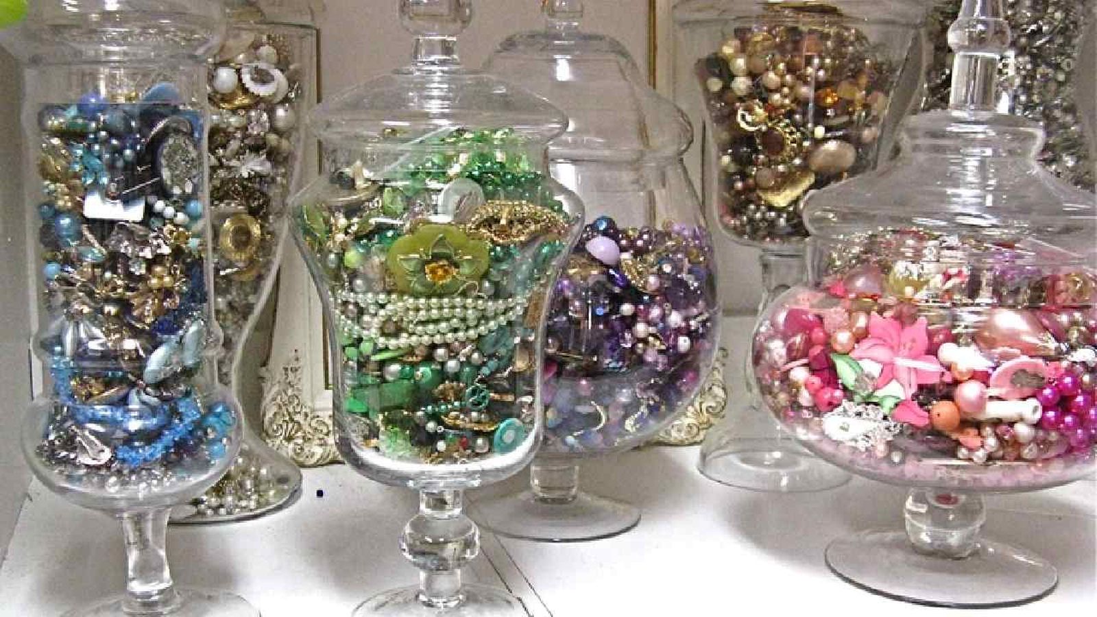 Los Jewelry Jars y compartir su contenido se ha vuelto viral en TikTok