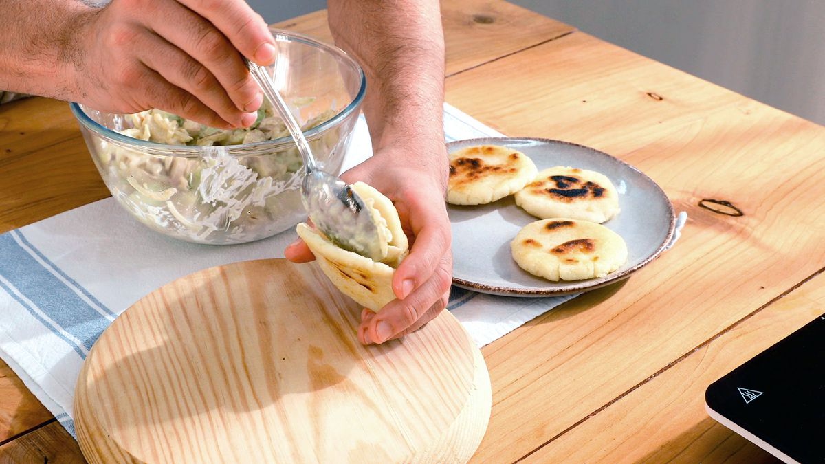 Arepas venezolanas rellenas de pollo   Paso 6