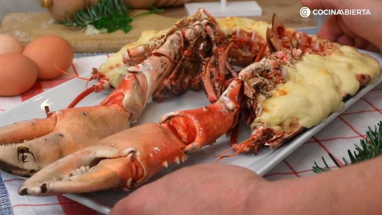 Gratina en el horno y sirve el bogavante Thermidor