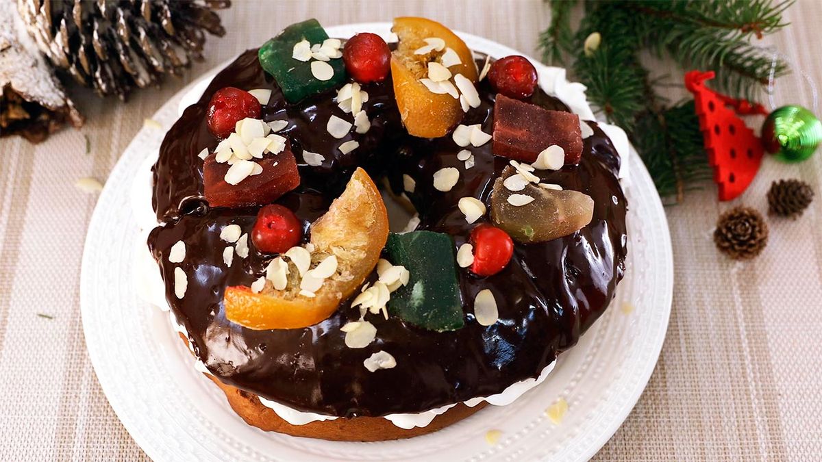 Roscón de Reyes bombón cubierto de chocolate y relleno de nata   paso 9