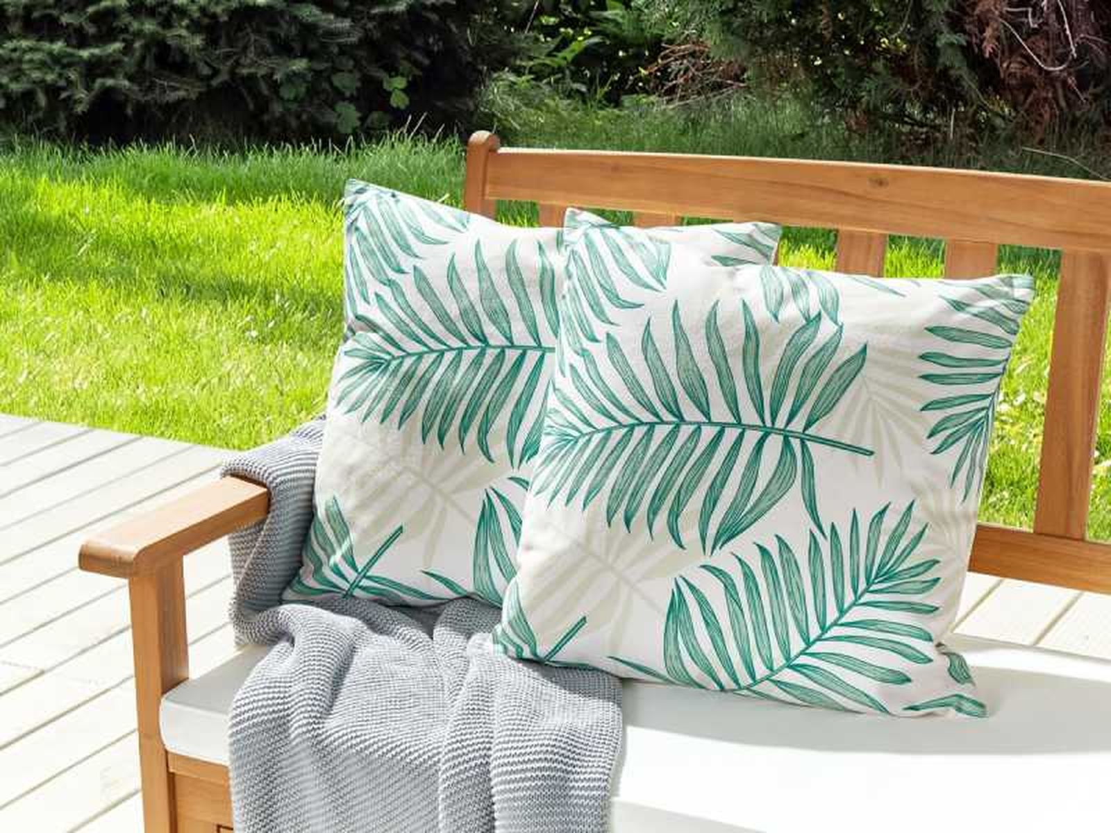 Cojines de exterior con estampado tropical POGGIO.