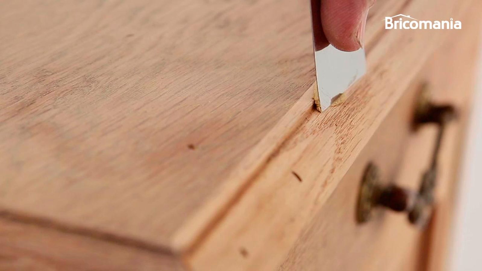 Cómo tapar los agujeros de la carcoma en la madera