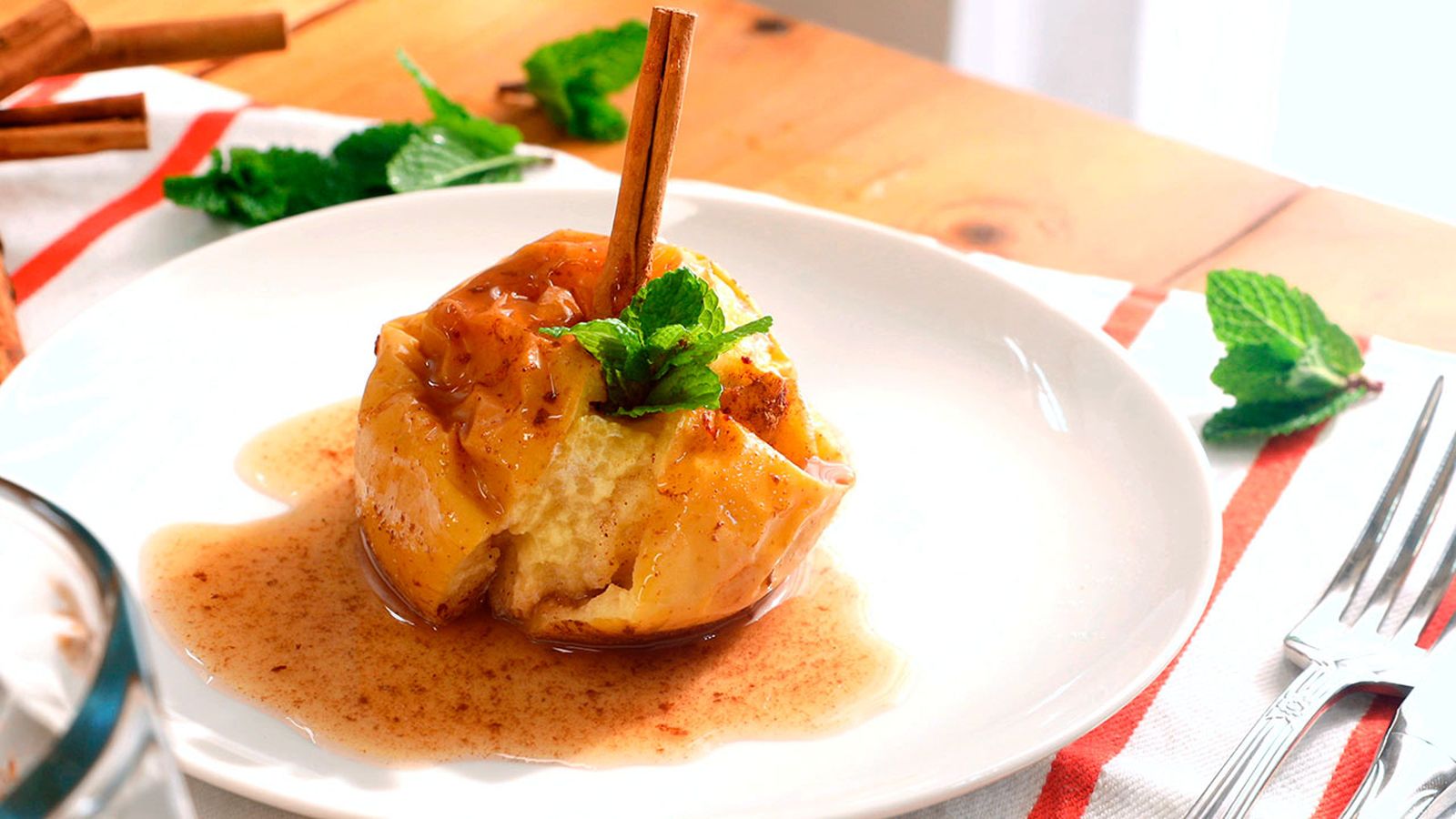 Saborea estas manzanas asadas, un postre clásico y reconfortante