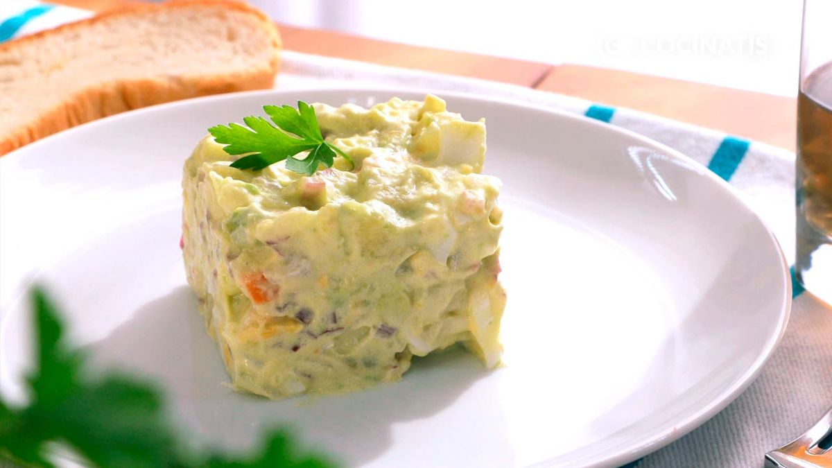 Receta ensaladilla de aguacate y huevo