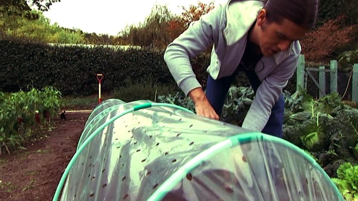 como instalar invernadero en la huerta paso 5 brico 621