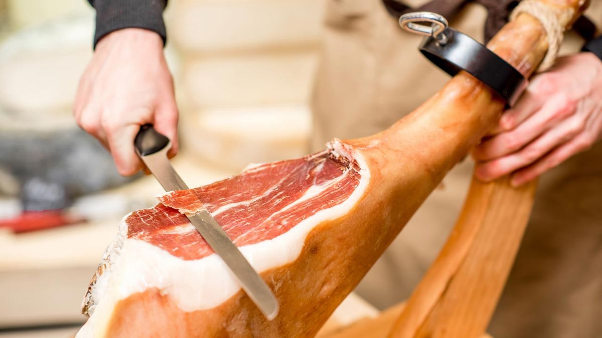 Aprende cómo cortar el jamón paso a paso para sacarle el máximo partido