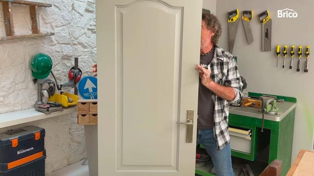 Como pintar una puerta de madera con pistola paso 11