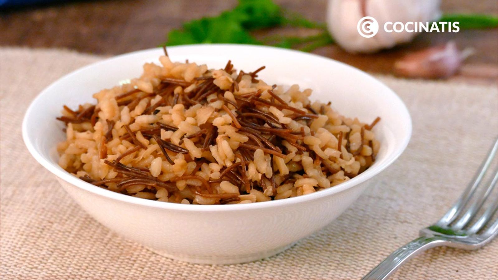 Receta de arroz con fideos, acompañamiento de carnes y pescados