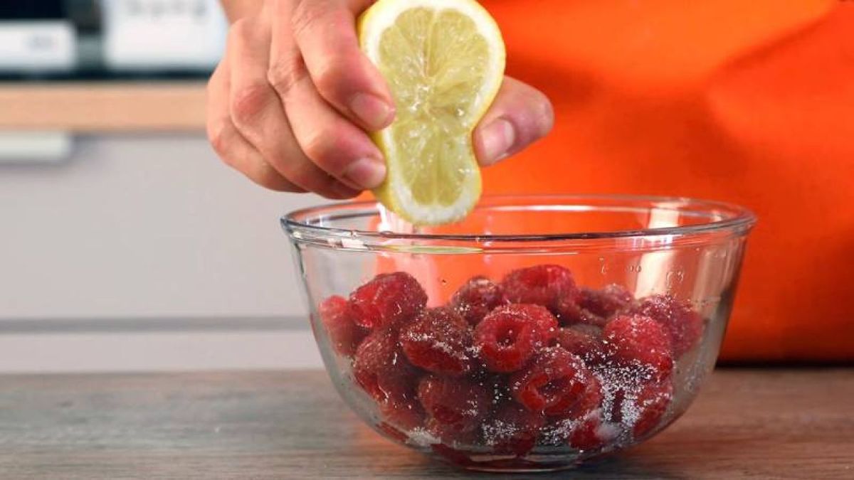 Receta de vasitos de tarta de queso con frambuesas  paso 5