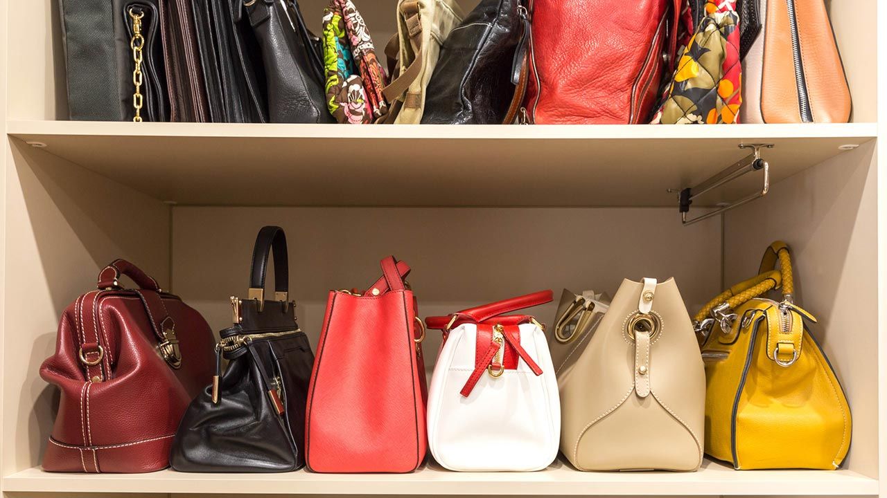 ideas para ordenar los bolsos como experta orden