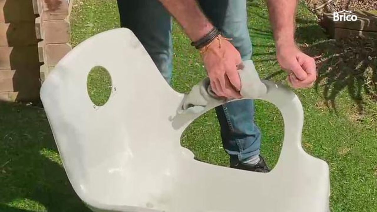 Como pintar sillas de plastico paso 6