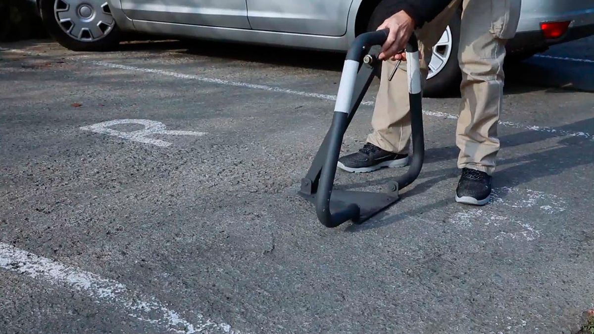 Colocar barrera de aparcamiento abatible paso 1