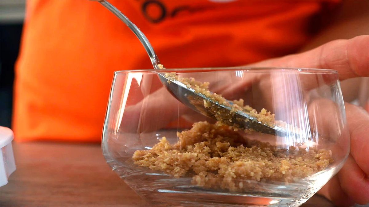 Receta de vasitos de tarta de queso con frambuesas  paso 2