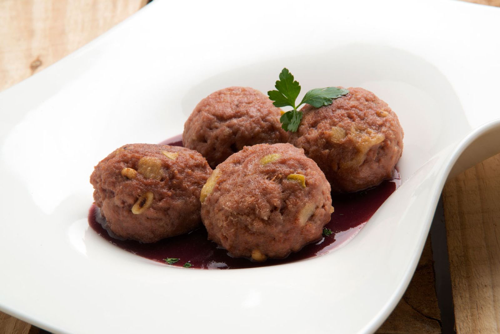 5543 1 Albondigas rellenas con salsa de cebolleta (928) xl
